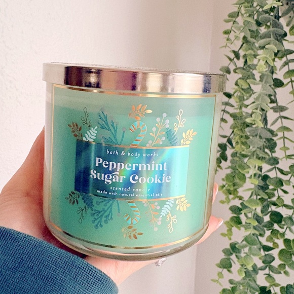 Bath & Body Works Peppermint Sugar Cookie 3-Wick Candle 🍪💕 NWT! - Picture 2 of 4
